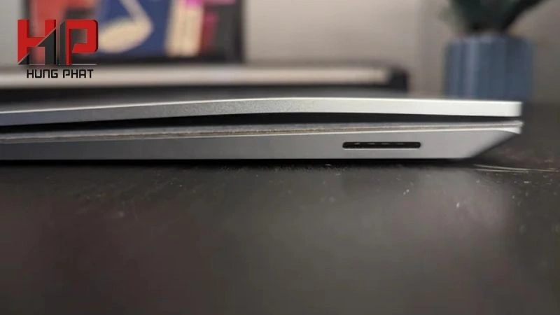laptop bị cong vênh