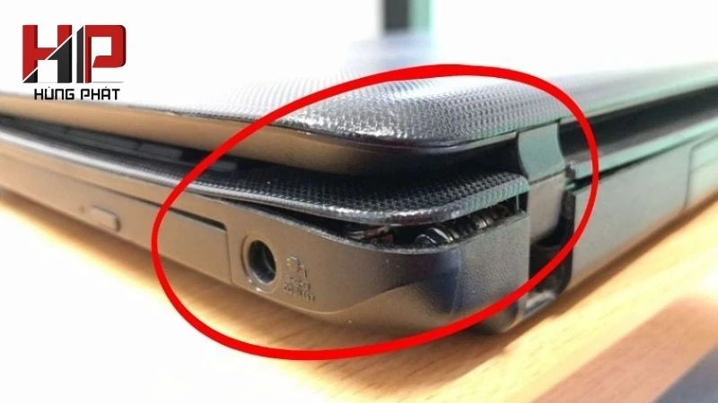 laptop bị gãy bản lề