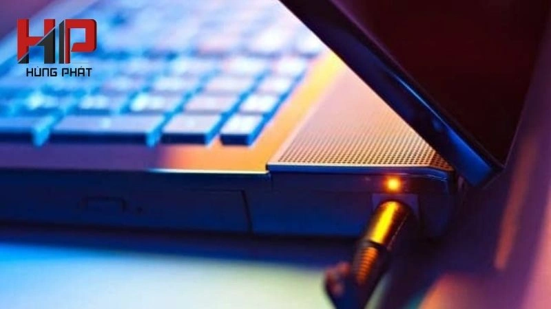 Máy tính bị chập điện
